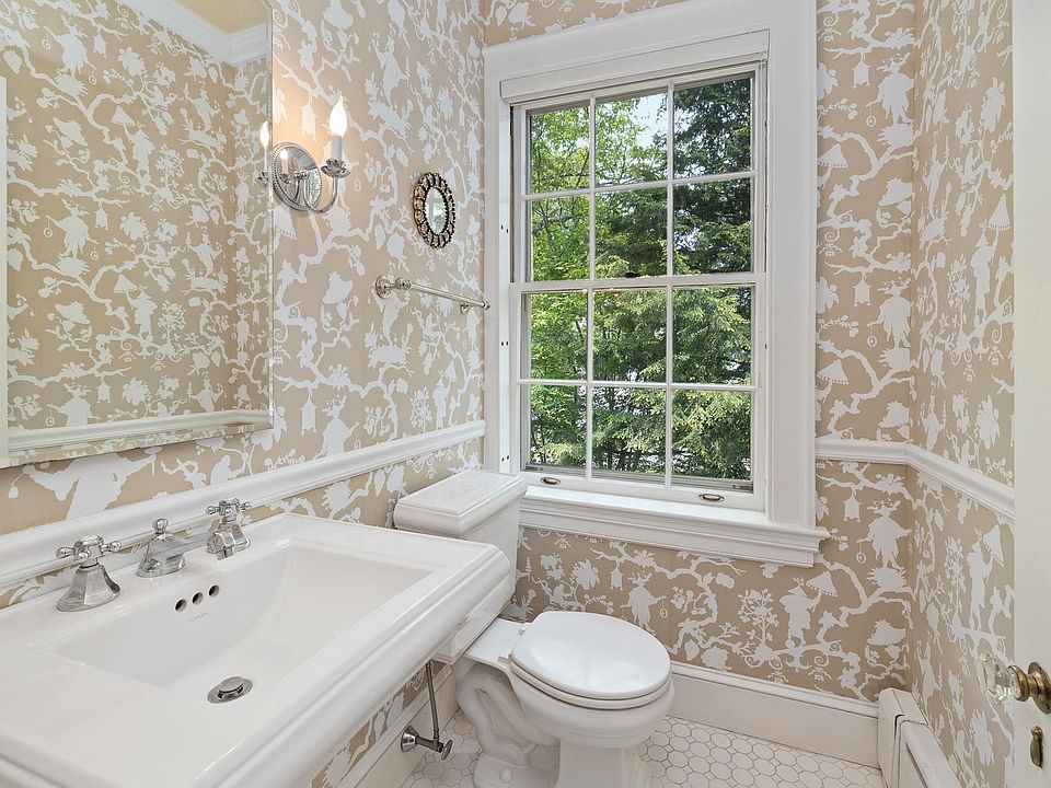 Woodstock, Vermont, 05091, United States, 3 Bedrooms Bedrooms, ,1.5 BathroomsBathrooms,Residential,Forsale,1922580