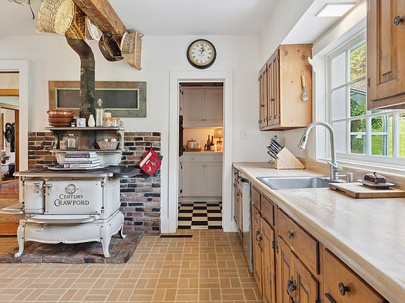 Barnard, Vermont, 05031, United States, 3 Bedrooms Bedrooms, ,3 BathroomsBathrooms,Residential,Forsale,1999506