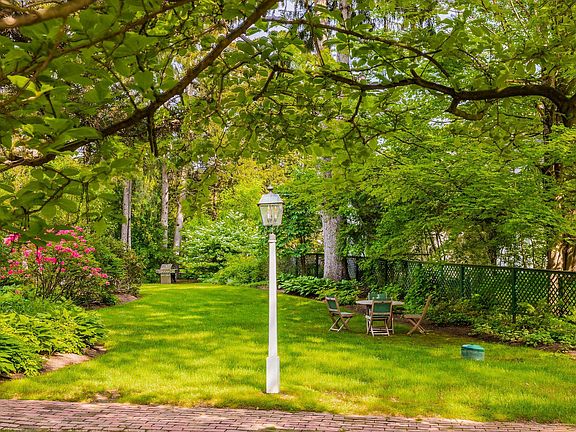 Woodstock, Vermont, 05091, United States, 3 Bedrooms Bedrooms, ,1.5 BathroomsBathrooms,Residential,Forsale,1922580