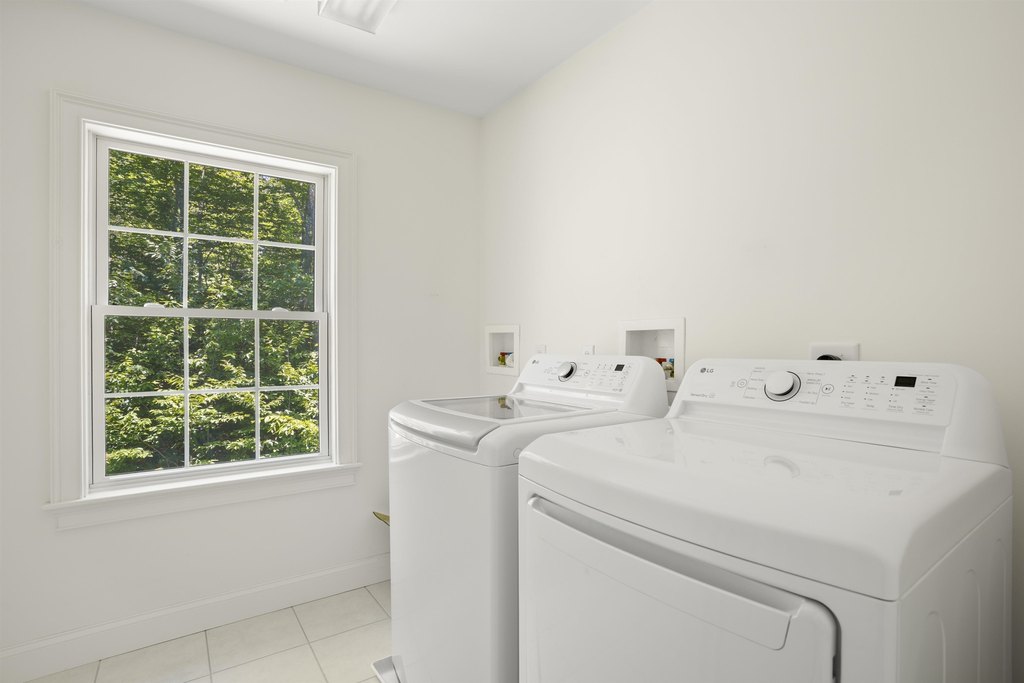 Wolfeboro, New Hampshire, 03894, United States, 4 Bedrooms Bedrooms, ,4.5 BathroomsBathrooms,Residential,Forsale,2004079