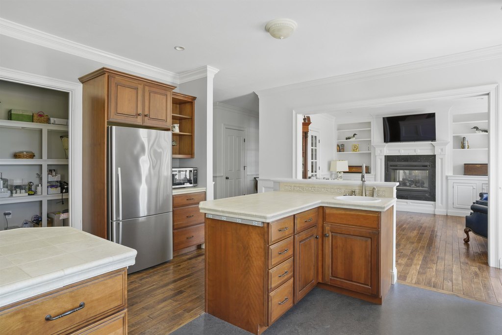 Wolfeboro, New Hampshire, 03894, United States, 4 Bedrooms Bedrooms, ,4.5 BathroomsBathrooms,Residential,Forsale,2004079