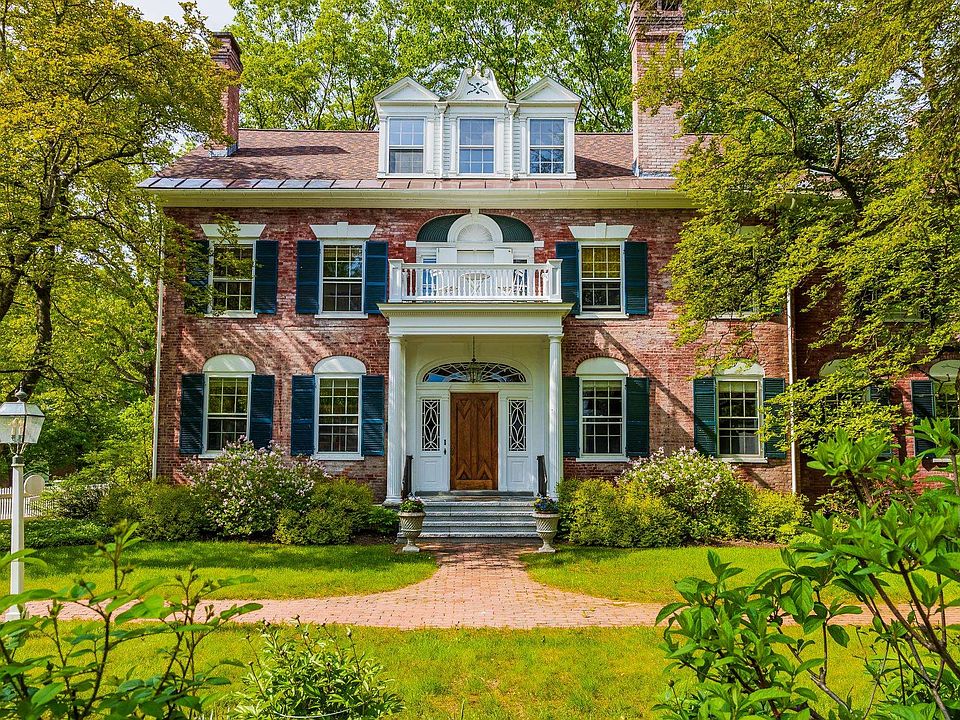 Woodstock, Vermont, 05091, United States, 3 Bedrooms Bedrooms, ,1.5 BathroomsBathrooms,Residential,Forsale,1922580