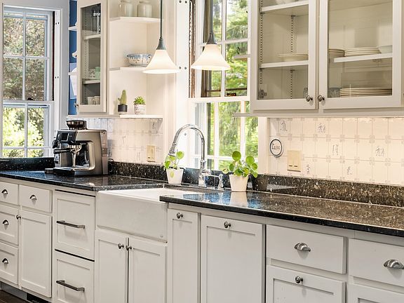 Woodstock, Vermont, 05091, United States, 3 Bedrooms Bedrooms, ,1.5 BathroomsBathrooms,Residential,Forsale,1922580