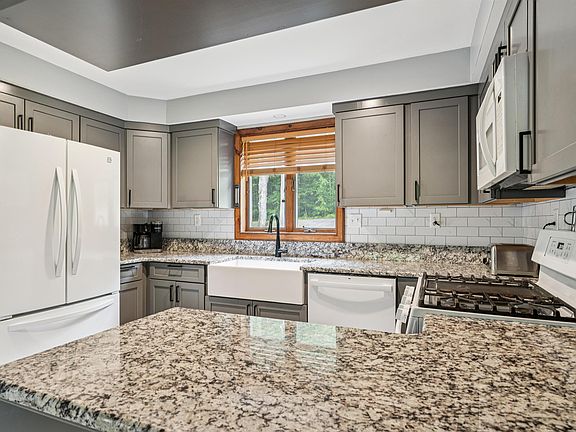 Barnard, Vermont, 05031, United States, 3 Bedrooms Bedrooms, ,2 BathroomsBathrooms,Residential,Forsale,2013004