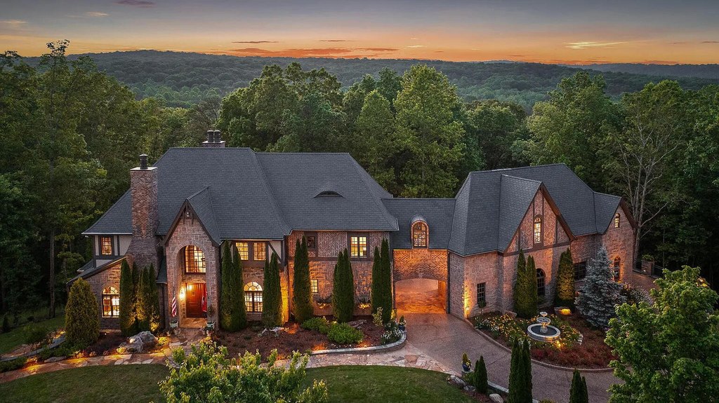 Signal Mountain, Tennessee, 37377, United States, 6 Bedrooms Bedrooms, ,6.5 BathroomsBathrooms,Residential,Forsale,1922158