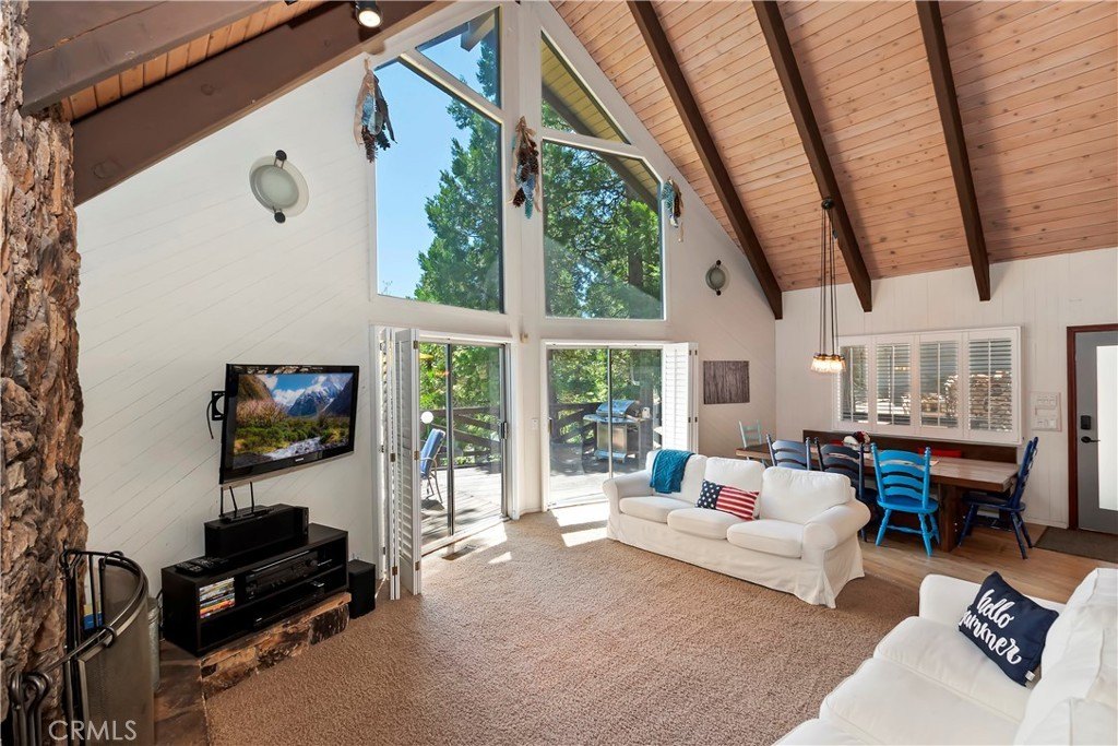 Lake Arrowhead, California, 92352, United States, 4 Bedrooms Bedrooms, ,3 BathroomsBathrooms,Residential,Forsale,1934032