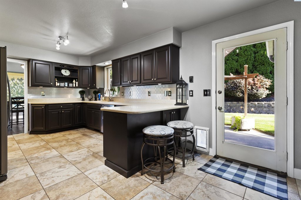 Richland, Washington, 99352, United States, 5 Bedrooms Bedrooms, ,3.5 BathroomsBathrooms,Residential,Forsale,1922430
