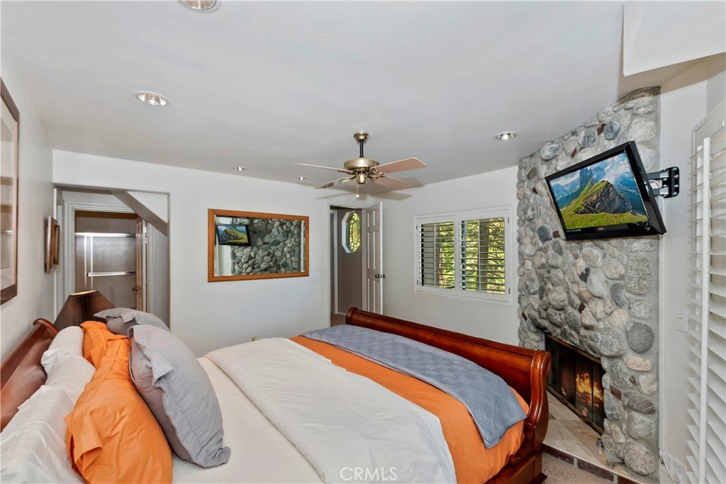 Lake Arrowhead, California, 92352, United States, 4 Bedrooms Bedrooms, ,3 BathroomsBathrooms,Residential,Forsale,1934032