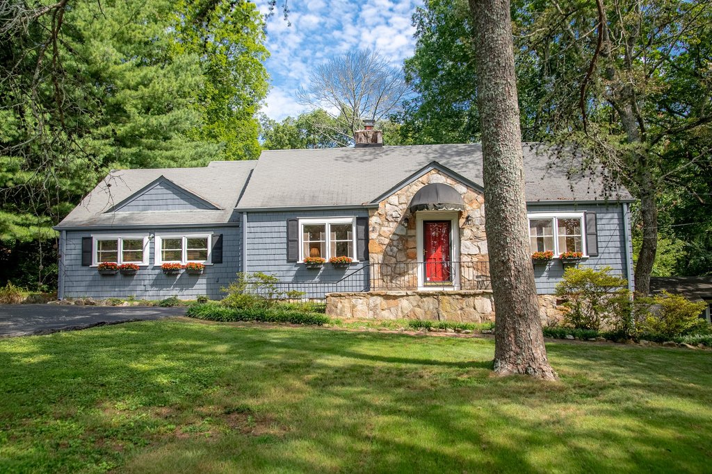 Lookout Mountain, Georgia, 30750, United States, 4 Bedrooms Bedrooms, ,2 BathroomsBathrooms,Residential,Forsale,1922174