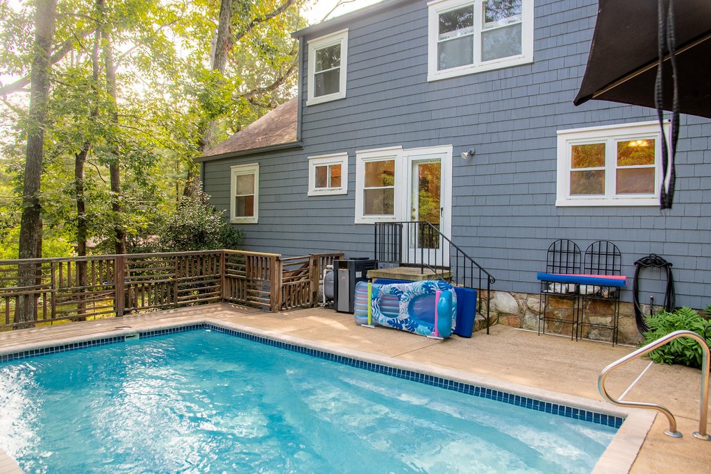 Lookout Mountain, Georgia, 30750, United States, 4 Bedrooms Bedrooms, ,2 BathroomsBathrooms,Residential,Forsale,1922174