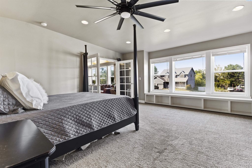 Richland, Washington, 99352, United States, 5 Bedrooms Bedrooms, ,3.5 BathroomsBathrooms,Residential,Forsale,1922430