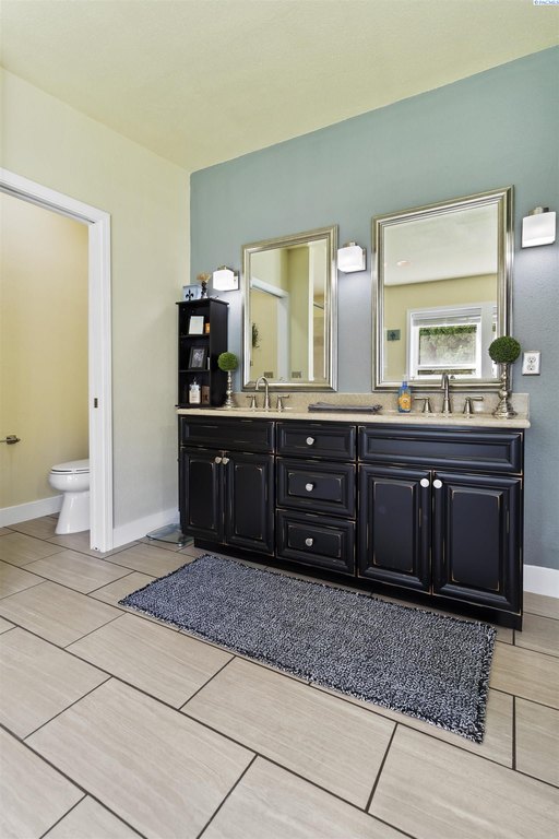 Richland, Washington, 99352, United States, 5 Bedrooms Bedrooms, ,3.5 BathroomsBathrooms,Residential,Forsale,1922430