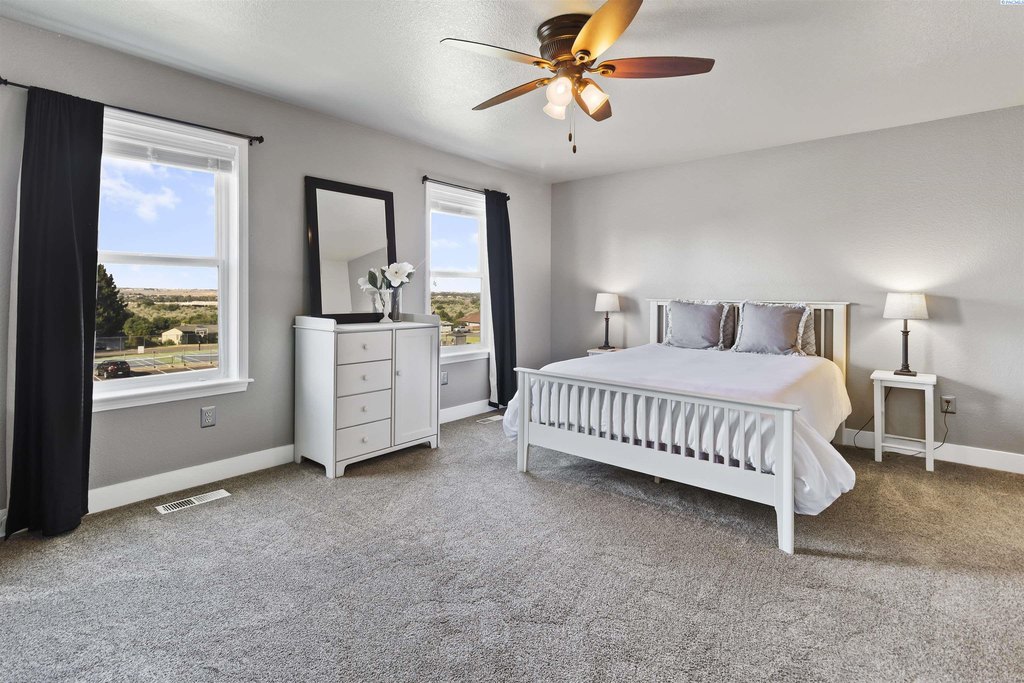 Richland, Washington, 99352, United States, 5 Bedrooms Bedrooms, ,3.5 BathroomsBathrooms,Residential,Forsale,1922430