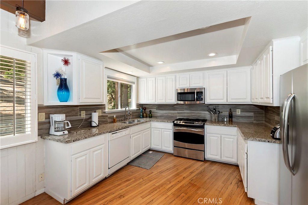Lake Arrowhead, California, 92352, United States, 4 Bedrooms Bedrooms, ,3 BathroomsBathrooms,Residential,Forsale,1934032