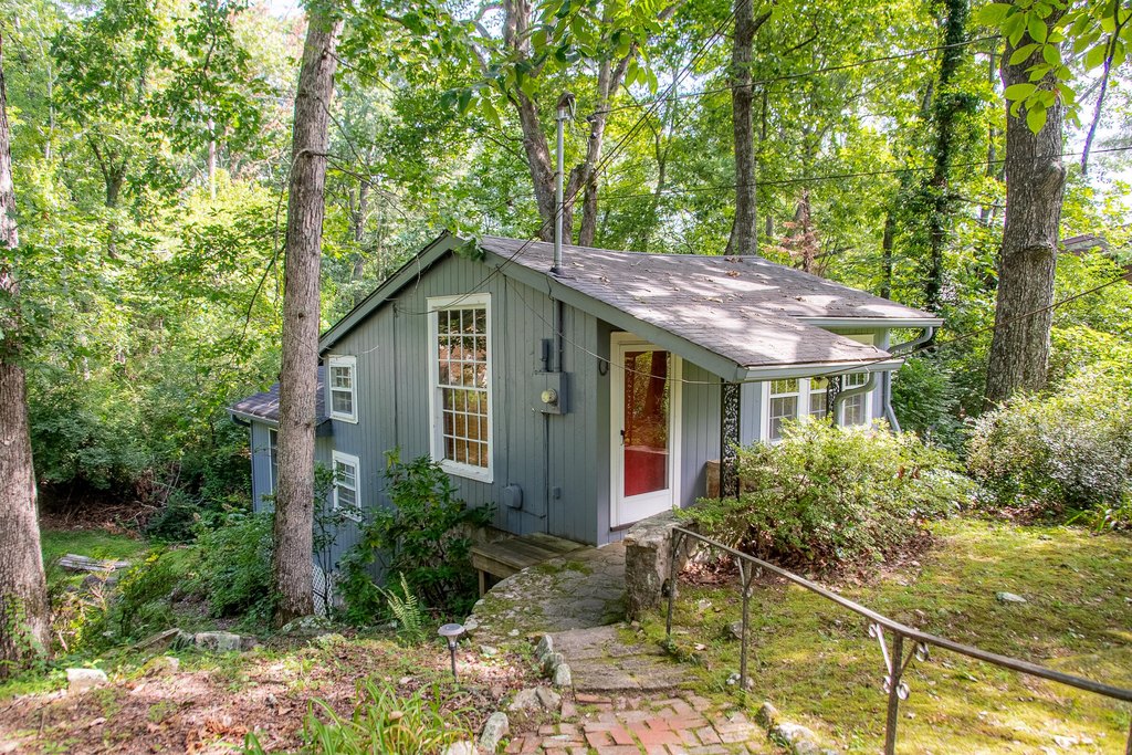 Lookout Mountain, Georgia, 30750, United States, 4 Bedrooms Bedrooms, ,2 BathroomsBathrooms,Residential,Forsale,1922174