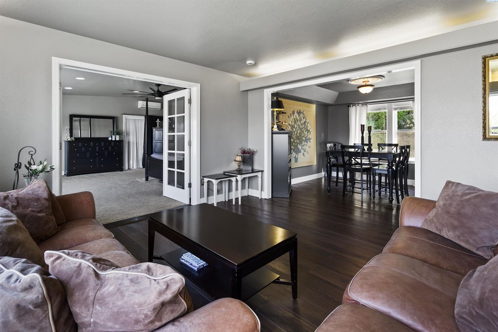 Richland, Washington, 99352, United States, 5 Bedrooms Bedrooms, ,3.5 BathroomsBathrooms,Residential,Forsale,1922430