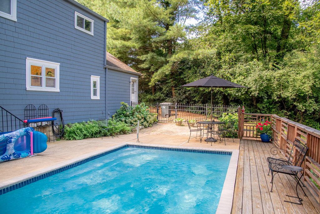 Lookout Mountain, Georgia, 30750, United States, 4 Bedrooms Bedrooms, ,2 BathroomsBathrooms,Residential,Forsale,1922174