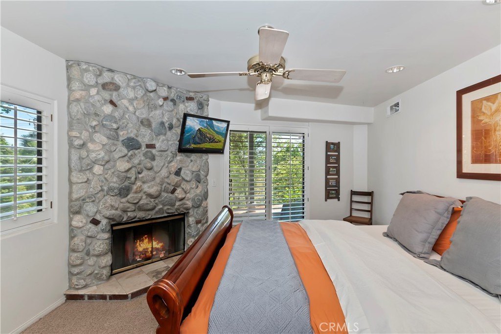 Lake Arrowhead, California, 92352, United States, 4 Bedrooms Bedrooms, ,3 BathroomsBathrooms,Residential,Forsale,1934032