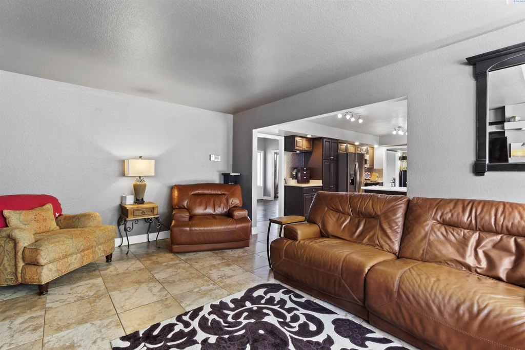 Richland, Washington, 99352, United States, 5 Bedrooms Bedrooms, ,3.5 BathroomsBathrooms,Residential,Forsale,1922430