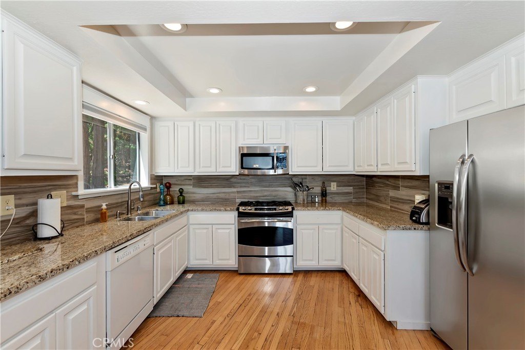 Lake Arrowhead, California, 92352, United States, 4 Bedrooms Bedrooms, ,3 BathroomsBathrooms,Residential,Forsale,1934032