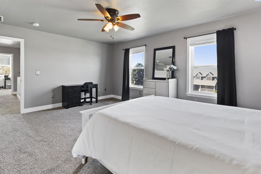 Richland, Washington, 99352, United States, 5 Bedrooms Bedrooms, ,3.5 BathroomsBathrooms,Residential,Forsale,1922430