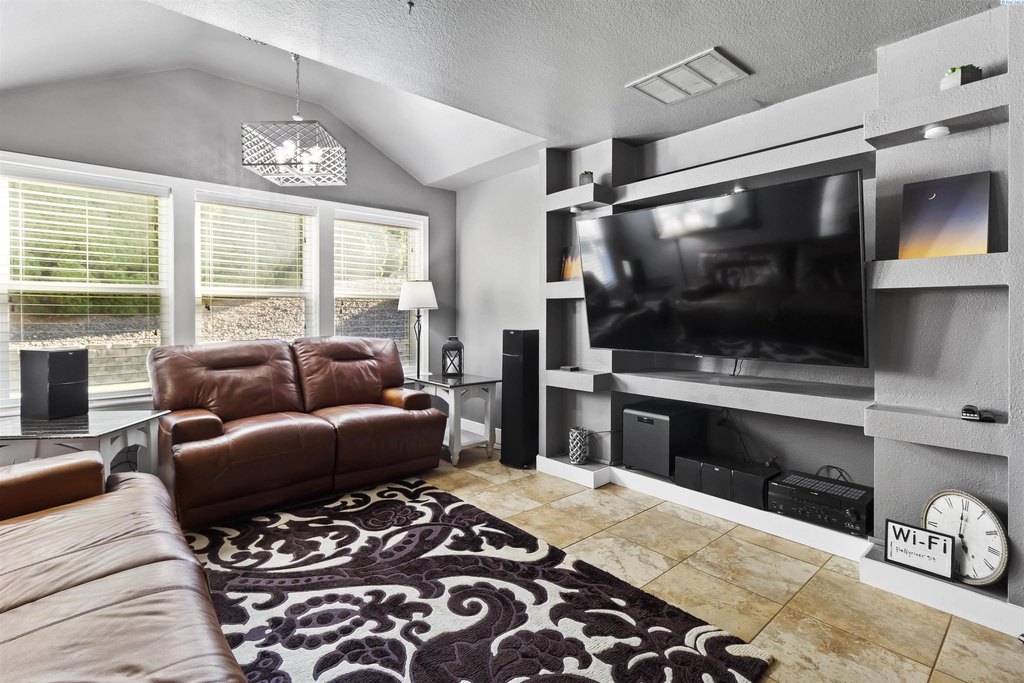 Richland, Washington, 99352, United States, 5 Bedrooms Bedrooms, ,3.5 BathroomsBathrooms,Residential,Forsale,1922430