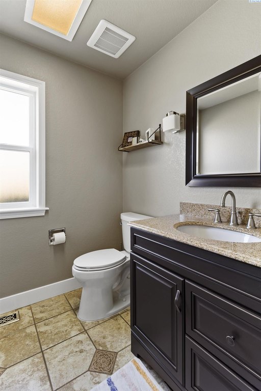 Richland, Washington, 99352, United States, 5 Bedrooms Bedrooms, ,3.5 BathroomsBathrooms,Residential,Forsale,1922430