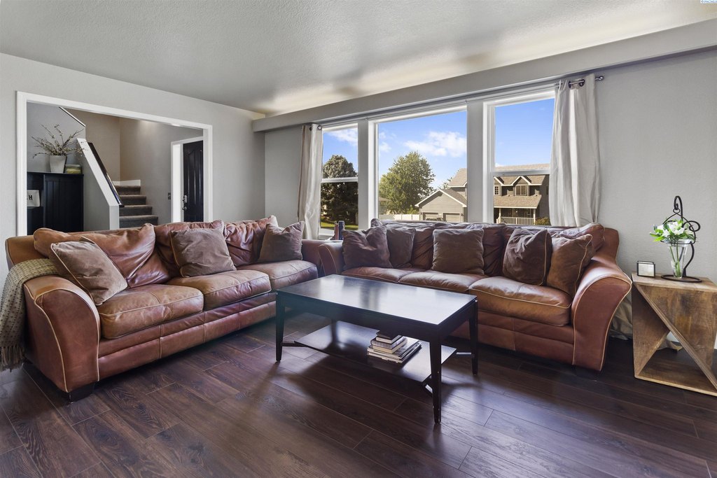 Richland, Washington, 99352, United States, 5 Bedrooms Bedrooms, ,3.5 BathroomsBathrooms,Residential,Forsale,1922430