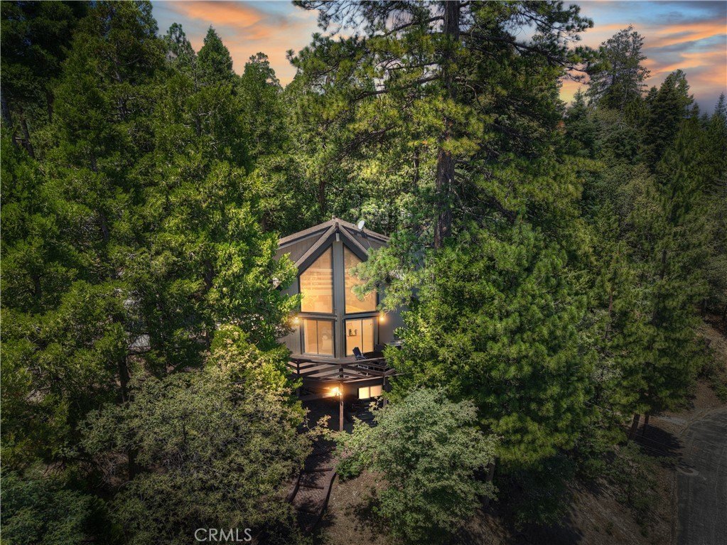 Lake Arrowhead, California, 92352, United States, 4 Bedrooms Bedrooms, ,3 BathroomsBathrooms,Residential,Forsale,1934032