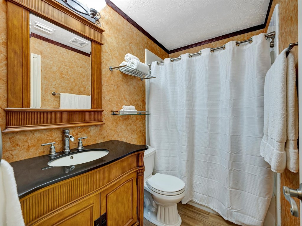 Houston, Texas, 77059, United States, 5 Bedrooms Bedrooms, ,3 BathroomsBathrooms,Residential,Forsale,1889154