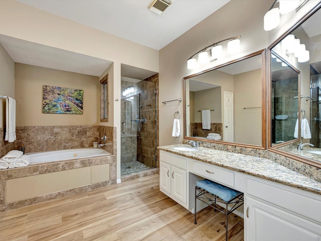 Houston, Texas, 77059, United States, 5 Bedrooms Bedrooms, ,3 BathroomsBathrooms,Residential,Forsale,1889154