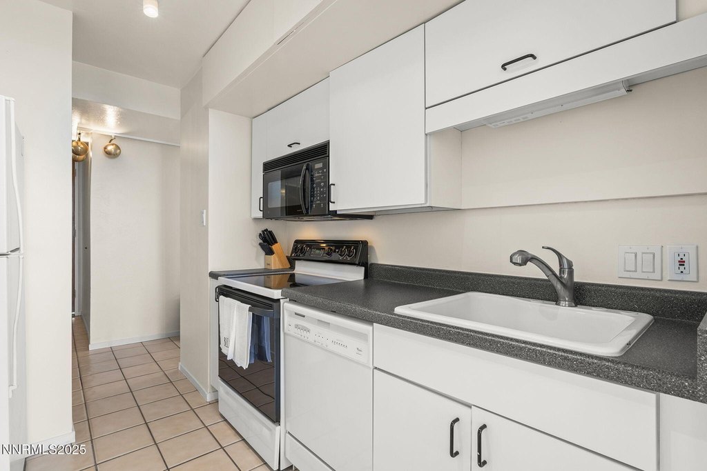 Reno, Nevada, 89501, United States, 2 Bedrooms Bedrooms, ,2 BathroomsBathrooms,Residential,Forsale,1910320