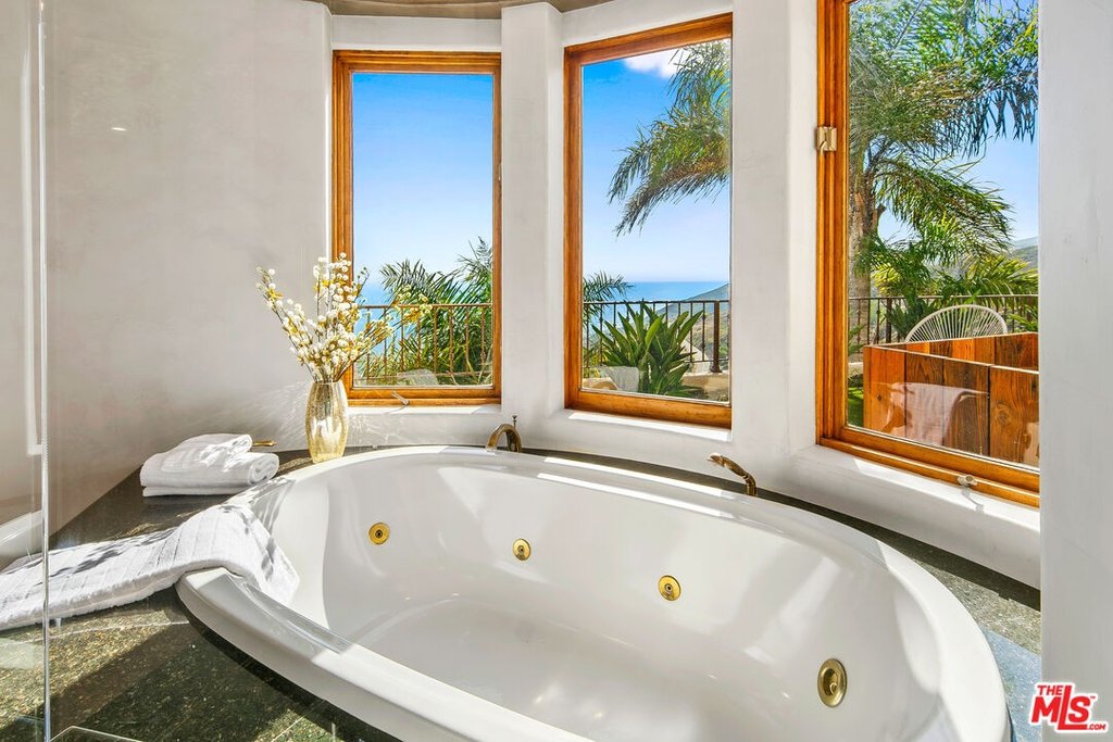 Malibu, California, 90265, United States, 6 Bedrooms Bedrooms, ,6 BathroomsBathrooms,Residential,Forsale,1904935