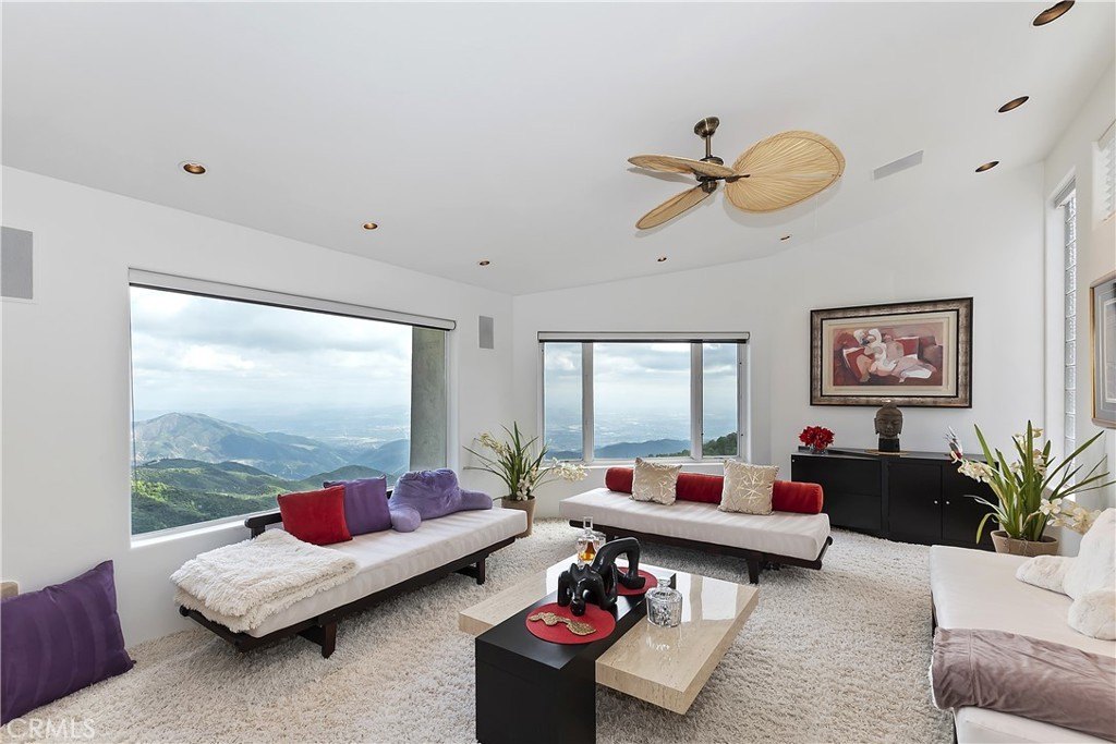 Lake Arrowhead, California, 92385, United States, 2 Bedrooms Bedrooms, ,2.5 BathroomsBathrooms,Residential,Forsale,1908063
