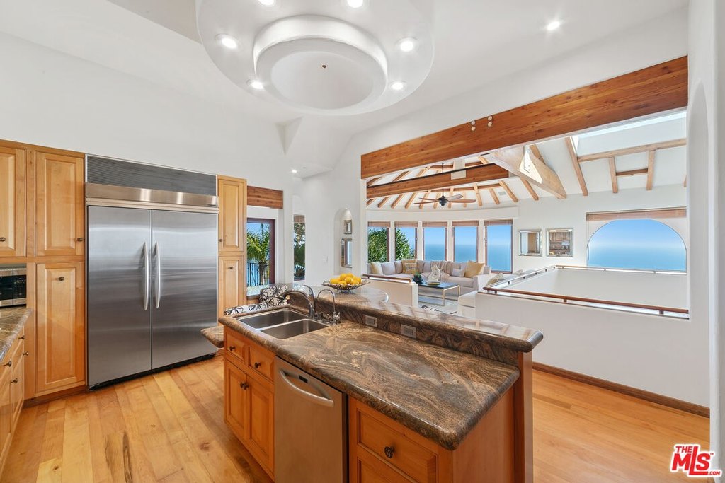 Malibu, California, 90265, United States, 6 Bedrooms Bedrooms, ,6 BathroomsBathrooms,Residential,Forsale,1904935