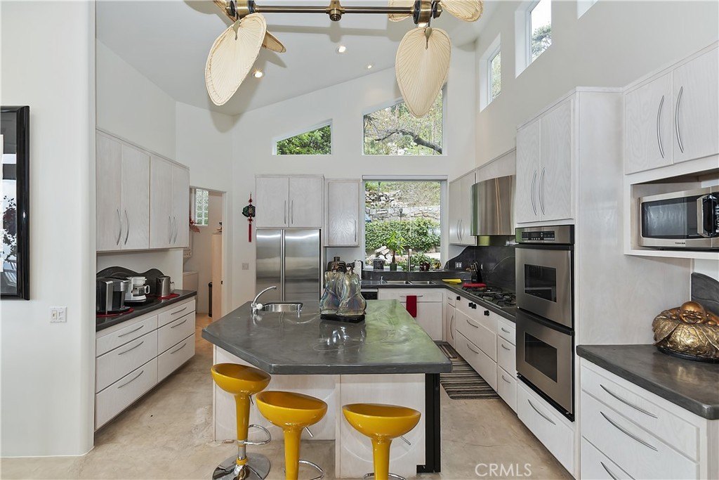 Lake Arrowhead, California, 92385, United States, 2 Bedrooms Bedrooms, ,2.5 BathroomsBathrooms,Residential,Forsale,1908063