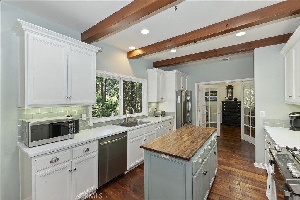Lake Arrowhead, California, 92352, United States, 3 Bedrooms Bedrooms, ,2 BathroomsBathrooms,Residential,Forsale,1934028