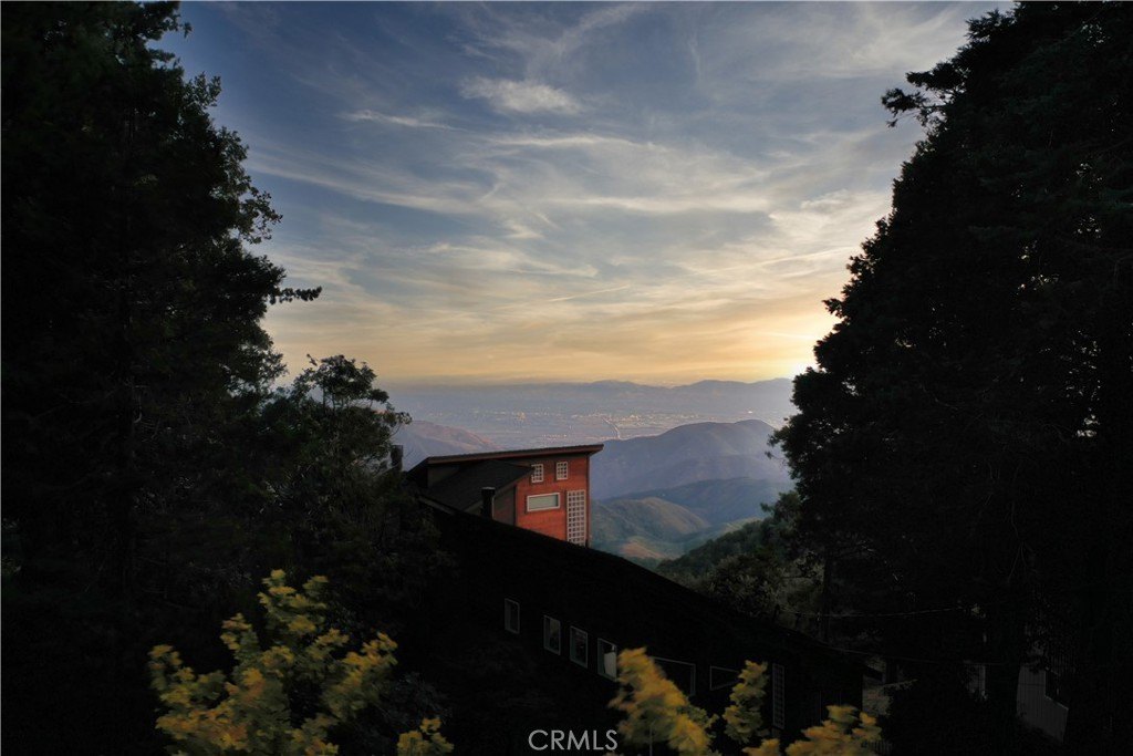 Lake Arrowhead, California, 92385, United States, 2 Bedrooms Bedrooms, ,2.5 BathroomsBathrooms,Residential,Forsale,1908063