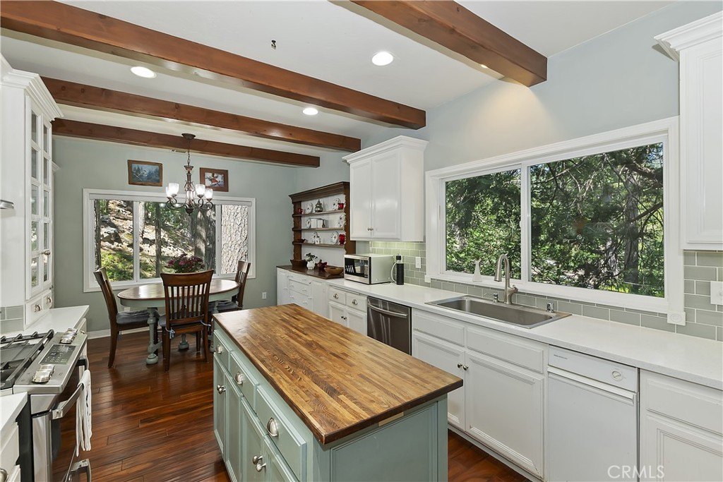 Lake Arrowhead, California, 92352, United States, 3 Bedrooms Bedrooms, ,2 BathroomsBathrooms,Residential,Forsale,1934028