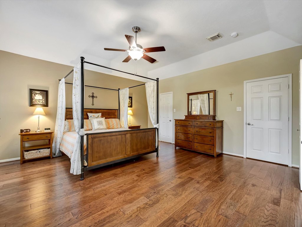 Houston, Texas, 77059, United States, 5 Bedrooms Bedrooms, ,3 BathroomsBathrooms,Residential,Forsale,1889154