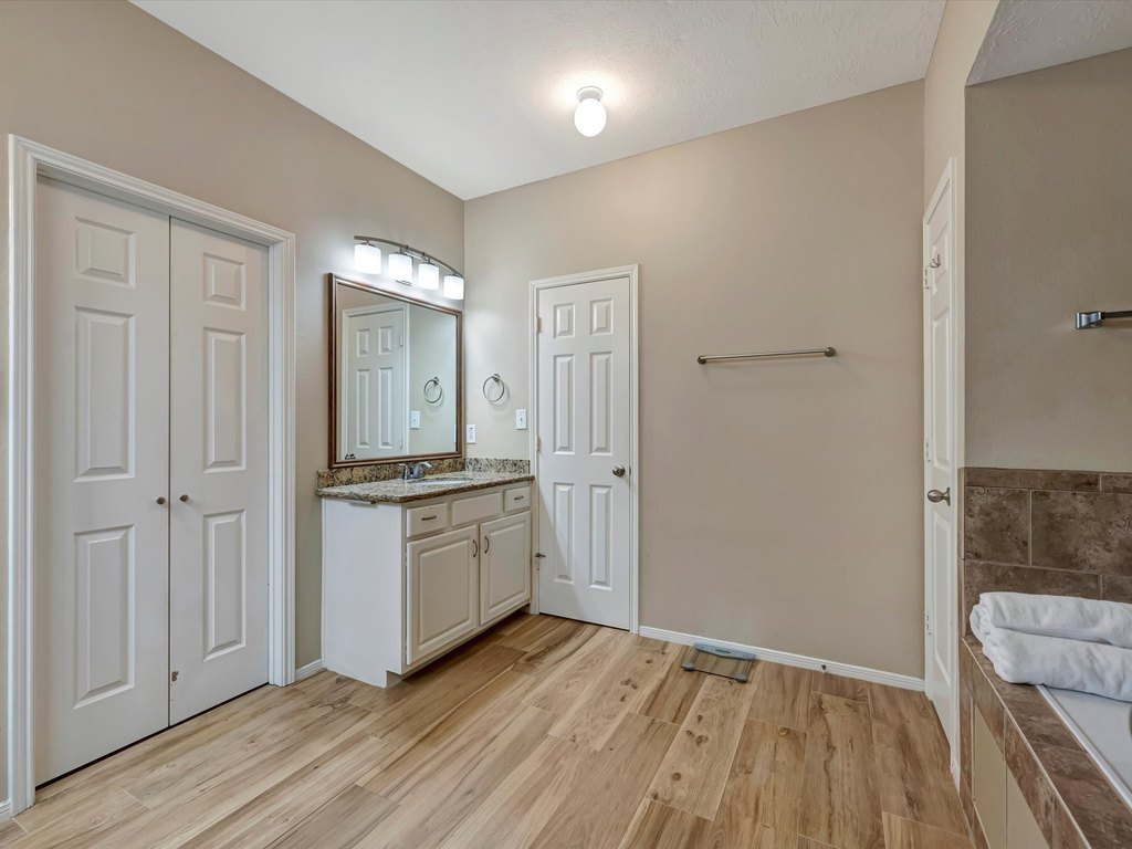 Houston, Texas, 77059, United States, 5 Bedrooms Bedrooms, ,3 BathroomsBathrooms,Residential,Forsale,1889154
