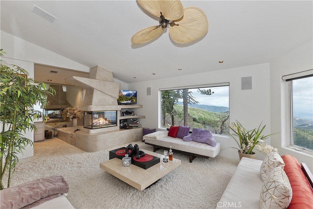 Lake Arrowhead, California, 92385, United States, 2 Bedrooms Bedrooms, ,2.5 BathroomsBathrooms,Residential,Forsale,1908063