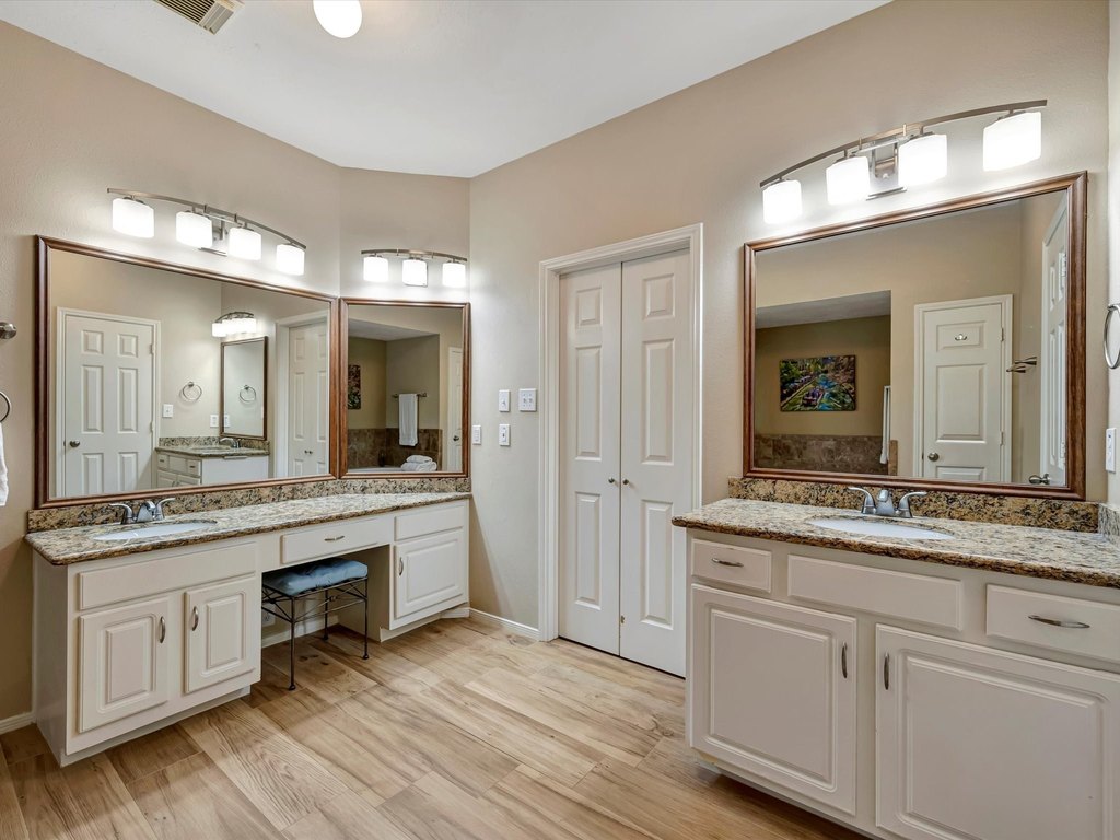 Houston, Texas, 77059, United States, 5 Bedrooms Bedrooms, ,3 BathroomsBathrooms,Residential,Forsale,1889154