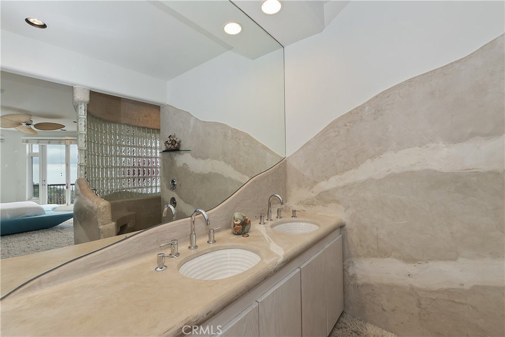 Lake Arrowhead, California, 92385, United States, 2 Bedrooms Bedrooms, ,2.5 BathroomsBathrooms,Residential,Forsale,1908063