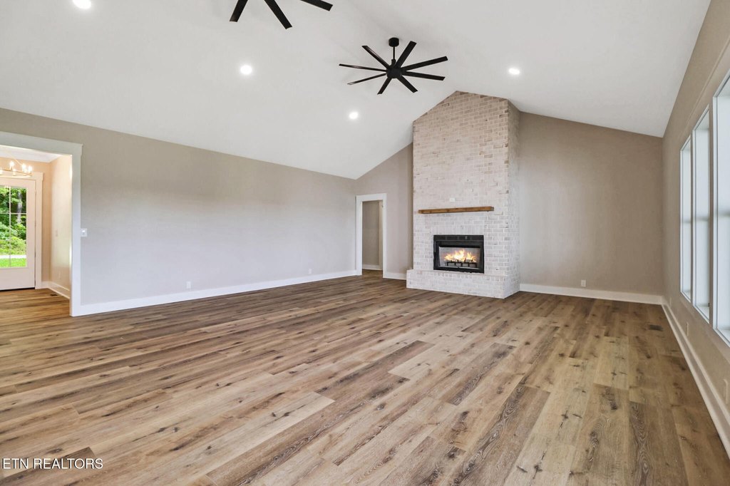 Monterey, Tennessee, 38574, United States, 3 Bedrooms Bedrooms, ,2.5 BathroomsBathrooms,Residential,Forsale,1907869
