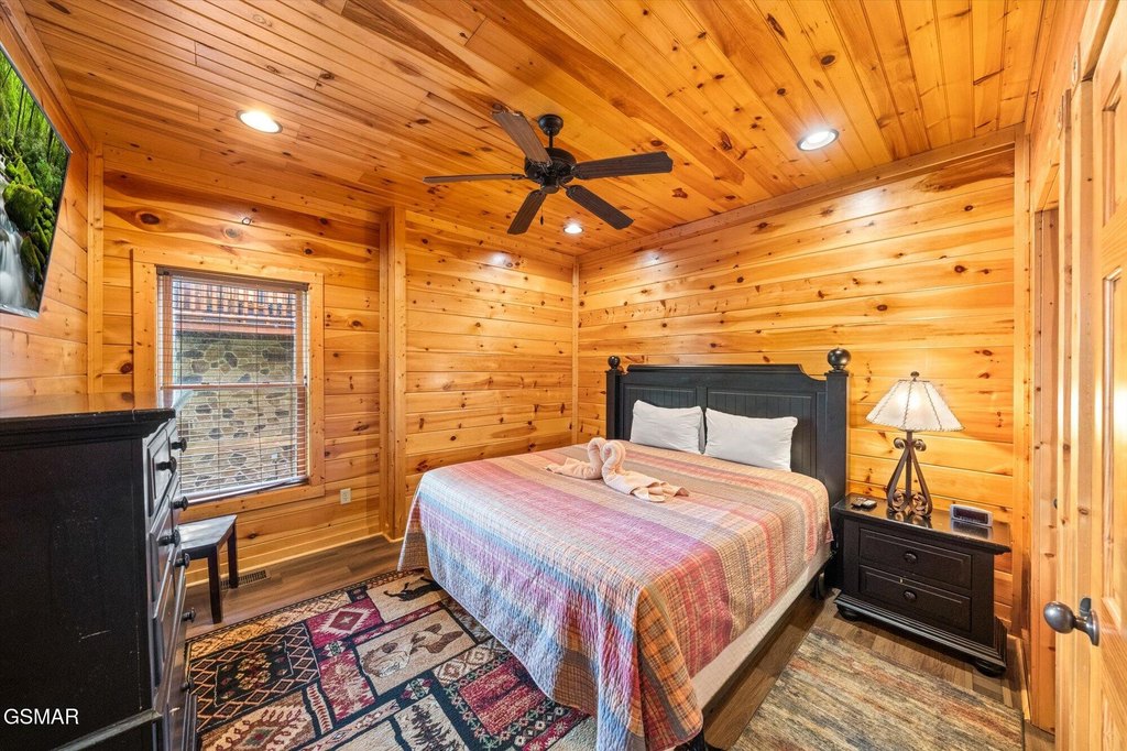 Gatlinburg, Tennessee, 37738, United States, 2 Bedrooms Bedrooms, ,2 BathroomsBathrooms,Residential,Forsale,1910221