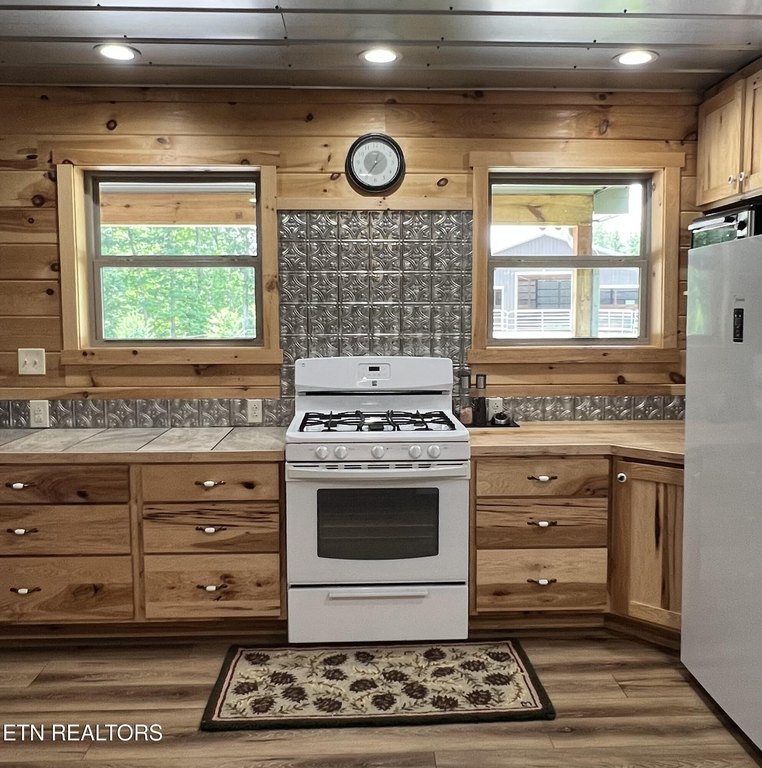 Jamestown, Tennessee, 38556, United States, 3 Bedrooms Bedrooms, ,3 BathroomsBathrooms,Residential,Forsale,1905422