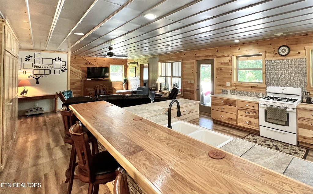 Jamestown, Tennessee, 38556, United States, 3 Bedrooms Bedrooms, ,3 BathroomsBathrooms,Residential,Forsale,1905422