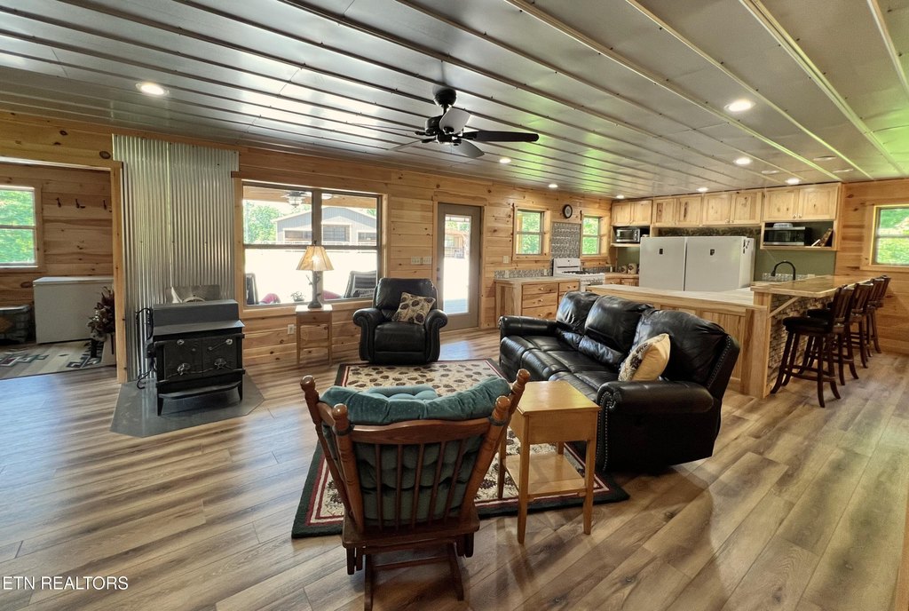 Jamestown, Tennessee, 38556, United States, 3 Bedrooms Bedrooms, ,3 BathroomsBathrooms,Residential,Forsale,1905422