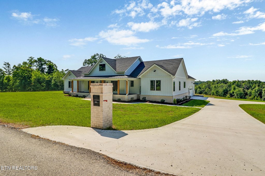 Monterey, Tennessee, 38574, United States, 3 Bedrooms Bedrooms, ,2.5 BathroomsBathrooms,Residential,Forsale,1907869